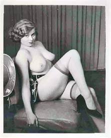 vintage-lingerie-stockings-and-suspenders-a2626